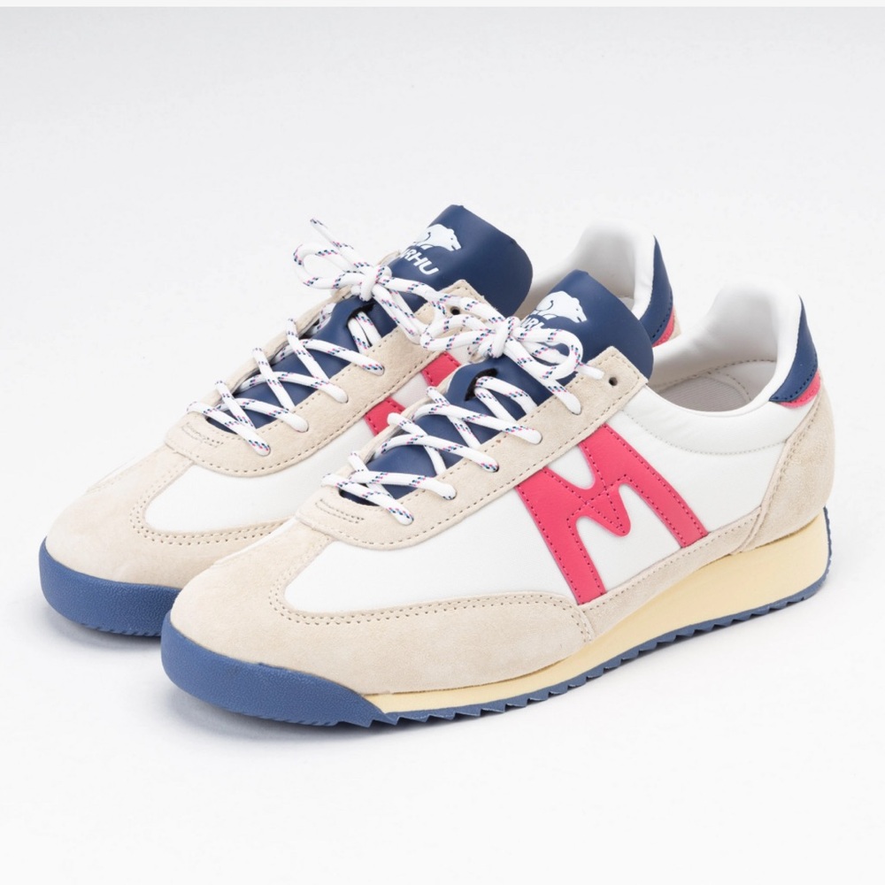 Karhu Unisexe Mestari Whitecap Grey/Hot Pink
Women's White and Pink Sneakers 39